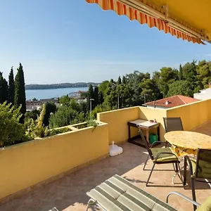 Draga With Sea View, Terrace & Parking Apartment Rovinj